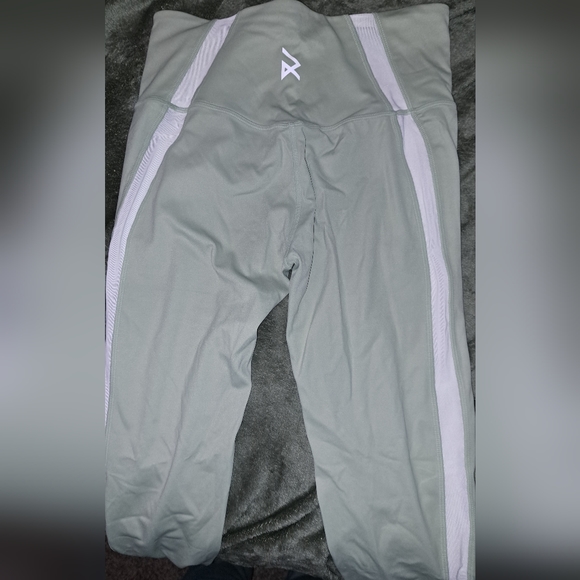 RareFit Green Mesh Leggings - Picture 3 of 4